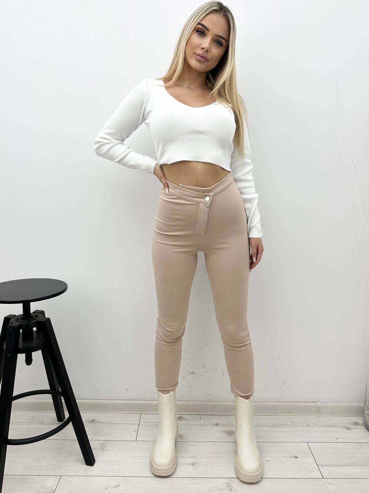 LEGGINSY Z GUZIKIEM